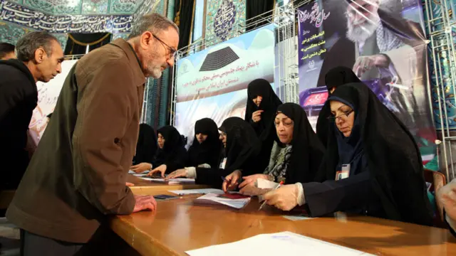 د ایران په یوه حسینیه کې د رای اچولو بهیر. 