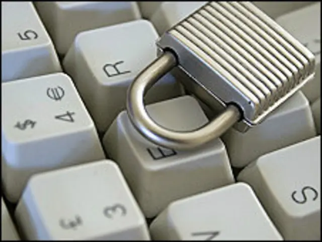 د افغانستان د مخابراتو وزارت وايي چې د انټرنېټي جرایمو د مخنيوي لپاره کلک تدابیر په پام کې لري.