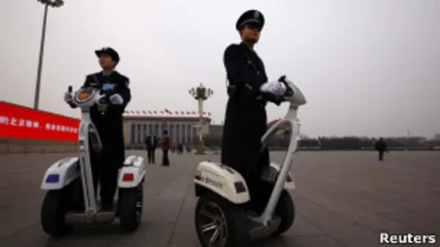 警察在天安门广场值勤