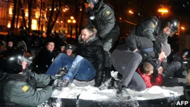 Полиция разгоняет митингующих в Москве