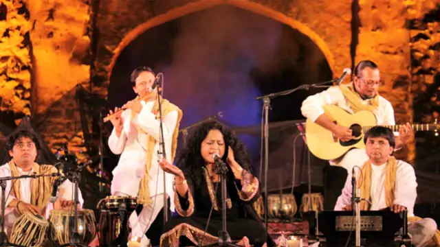 ابھرتی ہوئی فنکارہ اندرا نائیک نے فیسٹیول کے دوسرے روز اپنے فن کا مظاہرہ کیا۔ ان کے گائے ہوئے صوفی کلام پر حاضرین جھوم اٹھے۔