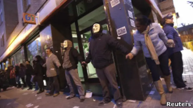 Los bancos son el principal objetivo de las asociaciones que luchan por evitar los desahucios.