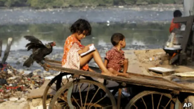 Дети в трущобах Мумбаи