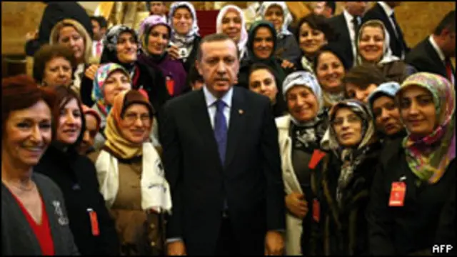 حزب حاکم عدالت و توسعه از مدتها پیش برای لغو منع حجاب وعده داده بود