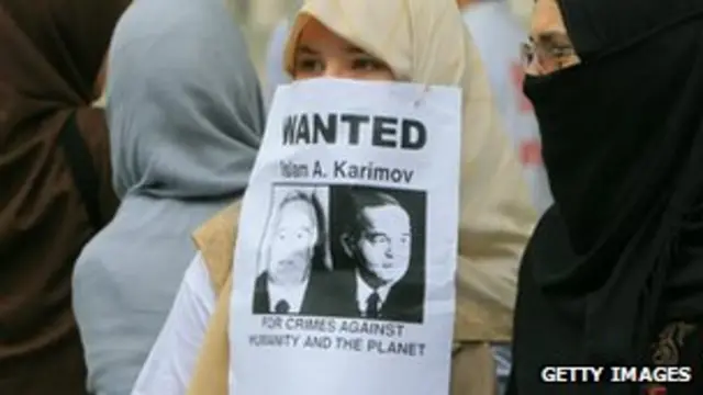 دولت اسلام کریم اف متهم به اعمال شکنجه و آزار علیه شهروندان اش است