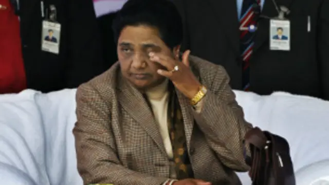 सुप्रीम कोर्ट ने कहा है कि सीबीआई, बसपा अध्यक्ष मायावती के ख़िलाफ़ आय से अधिक संपत्ति के मामले की तहकीकात करने के लिए स्वतंत्र है.