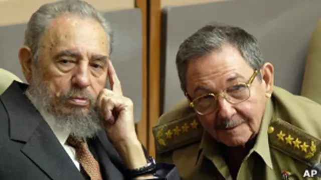 Fidel y Raúl Castro