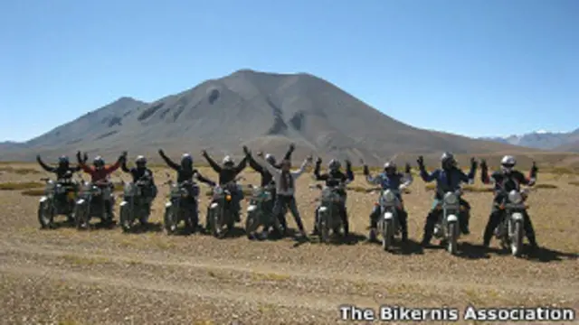 शबनम बाइकरनी असोसिएशन की एक सदस्य हैं. ये गैंग पिछले साल बुलेट पर सवार हो कर दिल्ली से लेह तक गया था