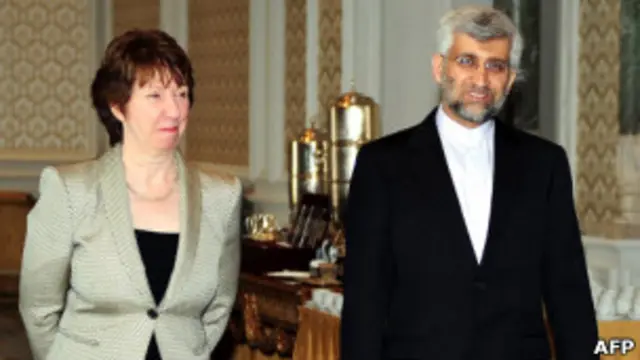 سعید جلیلی (راست) و کاترین اشتون (چپ) روسای هیات‌های مذاکره‌کننده درباره فعالیت‌های هسته‌ای ایران 