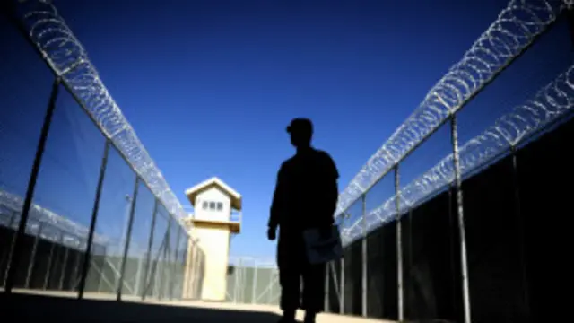 د بګرام زندان د لېږد بهير له پیل راهیسې تر اوسه شاوخوا ۳۰۰ زندانیان له دغه زندانیان خوشې شوي