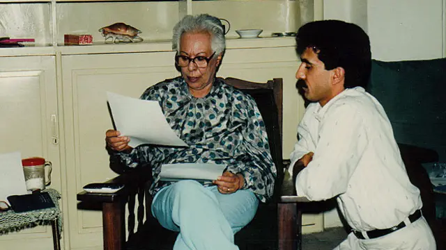 این نوشته را تقدیم می کنم به ابراهیم گلستان، که عزیز من و سیمین است