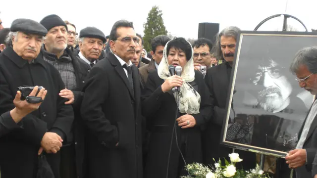 زنی به نمایندگی از سازمان زنان افغانستان مقیم آلمان