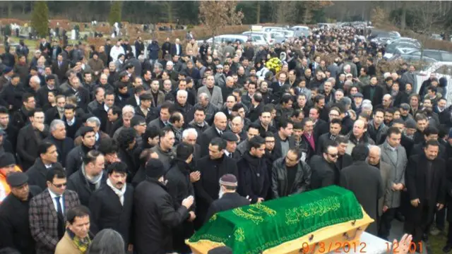 ظاهر هویدا در آرامگاهی در شهر هامبورگ به خاک سپرده شد