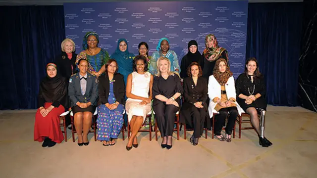 مېرمن درانۍ د خپلې دندې تر څنګ په کندهار کې د يوې راډیو مشره ده. دغه ځايي راډیو تر ډیره د ښځو پر ستونزو خپرونې جوړوي.