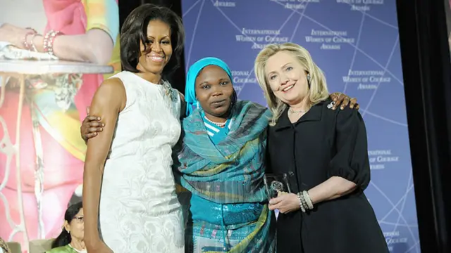 هیلري کلنټن او میشل اوباما د سودان له هوا عبدالله محمد صالح سره، 