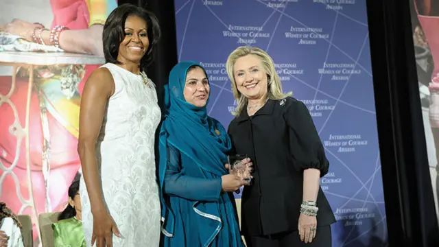 هیلري کلنټن او میشل اوباما د پاکستان له شاد بیګم سره، 