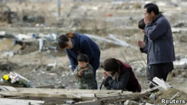 Nhiều nơi tại vùng duyên hải Đông Bắc Nhật Bản vẫn còn bề bộn rác thải sóng thần.