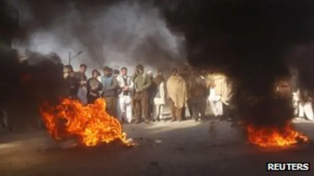 د امریکا ولسمشر بارک اوباما بګرام هوايي اډه کې د قرآن سوځونې په پېښه له افغانانو بښنه وغوښته.