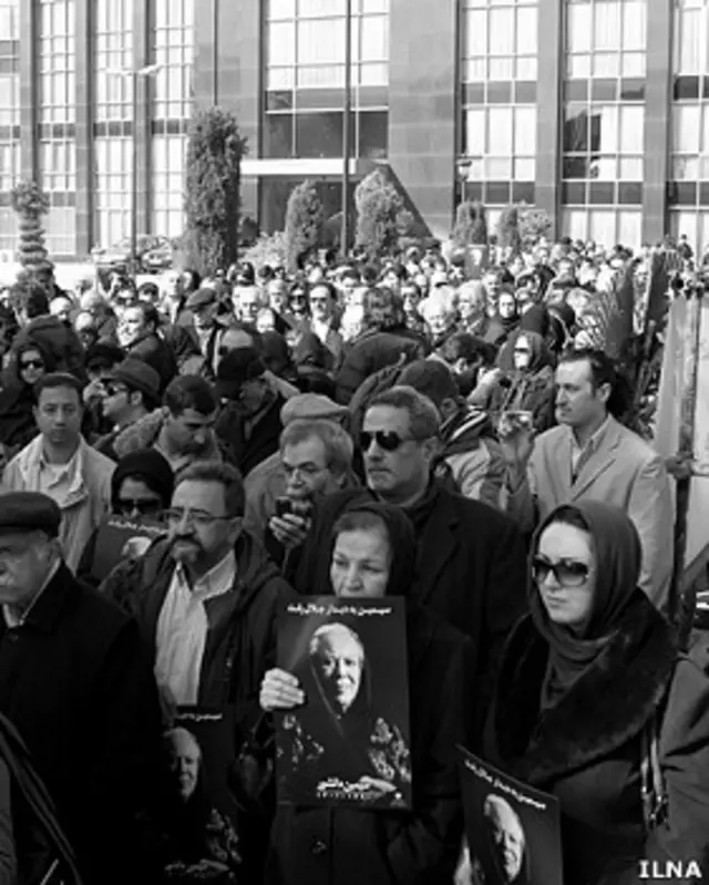 مراسم تشییع در حیاط تالار وحدت برگزار شد