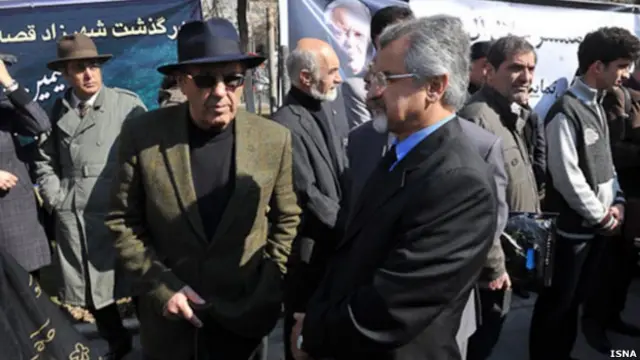 جواد مجابی از دیگر نویسندگانی بود که در مراسم تشییع پیکر سیمین دانشور حضور داشت