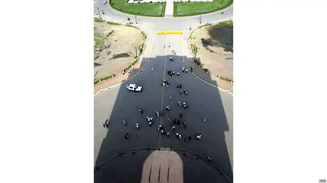 ولسي وگړو ته څلي ته دننه د ورتگ اجازه نشته، نو د څلي د سيوري دغه راز په زړه پورې انځور به هيچا نه وي ليدلى.