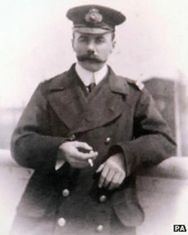 Dokter John Edward Simpson menulsi surat itu dari atas kapal Titanic.