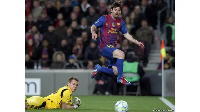 د بارسلونا په کلب کې لوبیدونکی ارجنتايني لوبغاړی ليون ميسي لومړنی کس دی چې د اروپا د اتلو کلبونو د اتلوليو په یوه لوبه کې پنځه ګولونه ووهل.