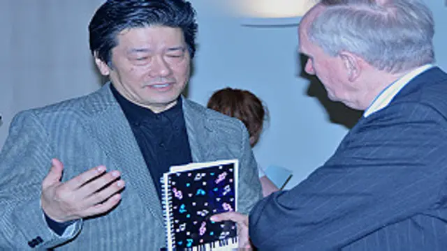Giáo sư Hiroshi Minamishima, thuộc Đại học Mỹ thuật và Thiết kế Joshibi, Nhật Bản