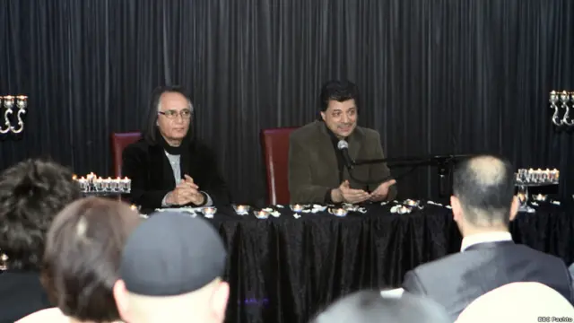 افغان ژورنالیست، لیکوال او طنز لیکوونکی هارون يوسفي او شاعر او ژورنالیست عبدالله شادان