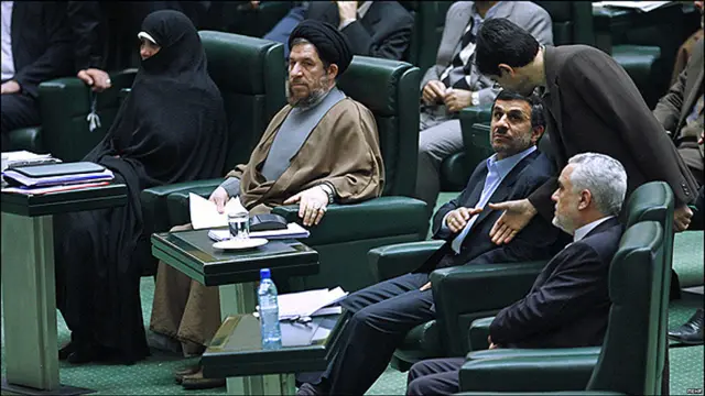 عدم تخصیص تسهیلات ارزی مصوب مجلس به مترو، تعلل در معرفی وزیر ورزش به مجلس، کاهش شدید نرخ رشد اقتصادی ایران و ارائه آمارهای غیرواقعی در مورد ایجاد شغل، نحوه هزینه شدن ۱۵۰۰ میلیارد تومان بودجه مصوب برای ارتقاء شاخص های فرهنگی، حذف یارانه سوخت با شتابی بیش از شتاب در نظر گرفته شده در قانون مصوب مجلس، "مقاومت ۱۱ روزه" در مقابل دستور رهبر ایران مبنی بر ابقای حیدر مصحلی در سمت وزیر اطلاعات از جمله این سوالات بود 