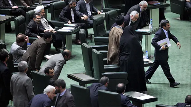 از دیگر موارد سوال های مطرح شده از محمود احمدی نژاد در جلسه امروز، برکناری منوچهر متکی از وزارت امور خارجه، اظهار این سخن که "مجلس در رأس امور نیست"، و انتقاد علنی از نحوه اجرای قانون عفاف و حجاب و "ترویج مکتب ایرانی به جای مکتب اسلام" بود