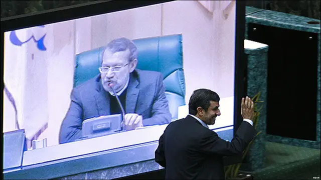 در پایان سخنان محمود احمدی نژاد، علی لاریجانی، رئیس مجلس، برخی از توضیحات آقای احمدی نژاد را مردود دانست و همچنین نحوه برخورد رئیس جمهوری را مناسب ندانست و گفت: "مجلس جای شوخی نیست، جای مسایل جدی و مهم است."