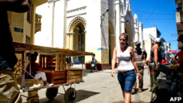 В Гаване возле католического храма