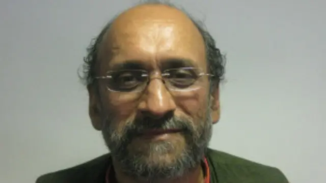 प्रणजय गुहा ठाकुरता आर्थिक मामलों के जाने माने पत्रकार हैं.