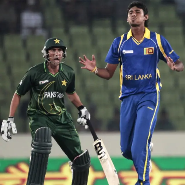 د سريلنکا له لوري لکمل دوه، پراسنا او مهروف يو يو پاکستاني لوبغاړي وسوځول. 