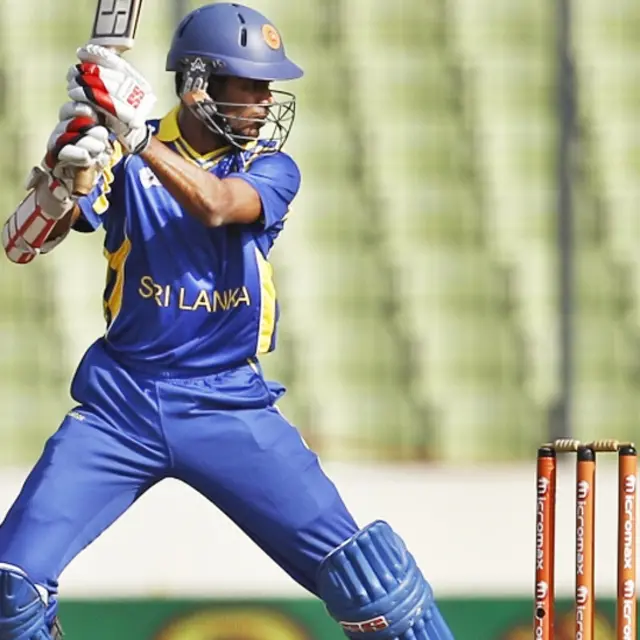 د سريلنکا له لوري سنګا کارا او تهرنګا په پنځمه ويکټه د ۹۶ منډو شراکت وکړ.