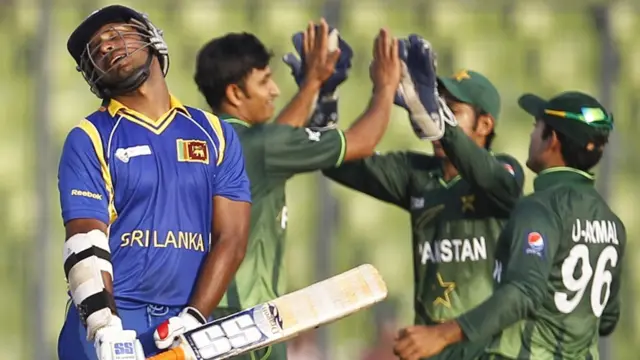 د ۶۵ منډو په سر د سريلنکا څلور لوبغاړي سوځېدلي وو. 