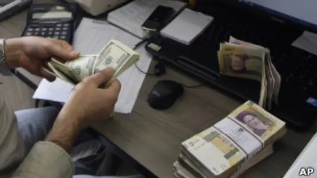 به نظر دولت، بانکها ارزهایی را که بانک مرکزی در اختیارشان گذاشته بود به قیمت هایی بالاتر یا با "قیمت بازار آزاد" فروخته اند و برای همین هم بانک مرکزی باید مابه التفاوت قیمت را از آنها بگیرد