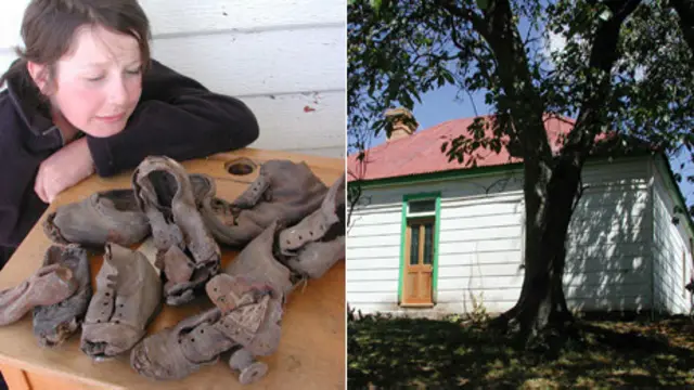 Diduga penyembunyian puluhan sepatu kuno ini untuk menolak roh jahat. 