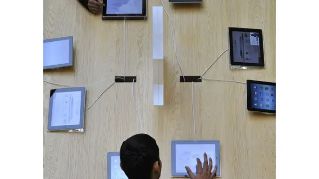 蘋果商店3月16日向公眾出售iPad3，這一款iPad有4G功能，以及非常高清的圖像。