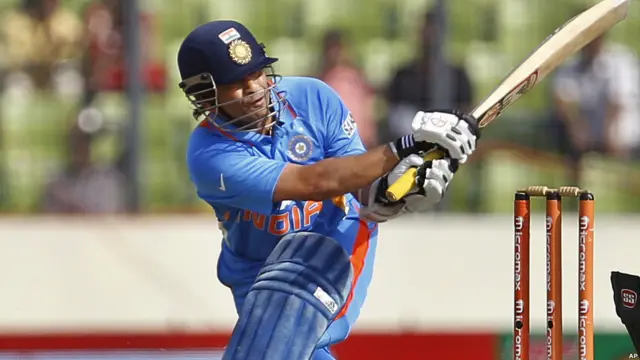 63 गेंदों में अर्धशतक और उसके बाद शतक..114 रन बनाकर आउट हुए सचिन ने कहा...enjoy the game and chase your dreams.