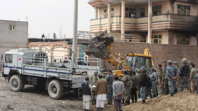 د الوتکې د لویدلو په پیښه کې د مړو شویو او ټپیانو په اړه ډیر جزییات رسنیو ته نه دي ورکړل شوي