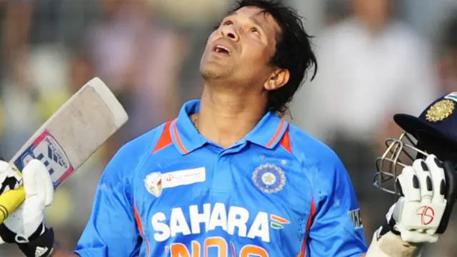 ایشیا کپ کے میچ میں سچن نے اپنی سوویں سنچری بنگلہ دیش کے خلاف بنائی۔ اڑتیس سالہ سچن نے جہاں سوویں سنچری بنائی وہاں ایک روزہ میچوں میں اپنی انچاسویں سنچری بھی مکمل کی۔ 