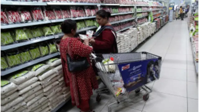 बाजार में छोटा-बड़ा, सस्ता-महंगा हर किस्म का चावल उपलब्ध है