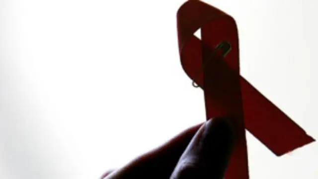 Keren se hizo conocida en 2008 cuando dio un emotivo discurso en una conferencia internacional contra el virus del VIH/SIDA.