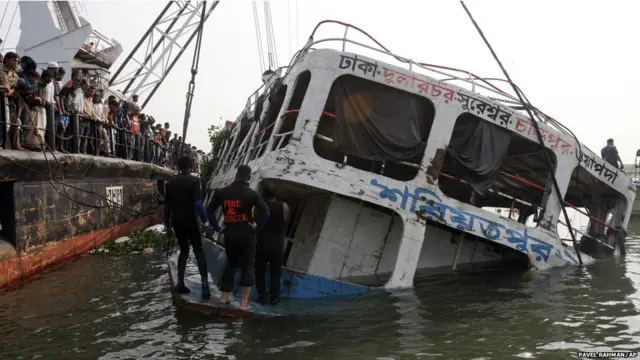 په بنګله دیش کې د سې شنبې د ورځې د يوې کښتۍ د ډوبیدو له امله د مړو شمېره ۱۱۲ تنو ته ورسیده. چارواکې وايي لا هم لس تنه نور تري تم دي.