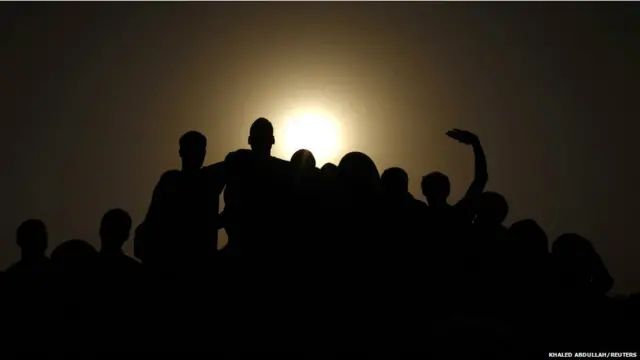 د يمن په لویديځ ښار هراده کې ايتوپيايي کډوال د کډوالو لپاره په نړيوال مرکز کې منتظر دي چې بیرته خپل هيواد ته واستول شي.