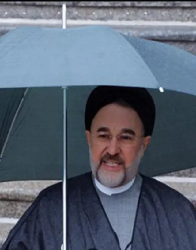 به گفته عبدالکریم سروش، محمد خاتمی، رئیس جمهور پیشین ایران، خواندن کتاب درس های این قرن را به اعضای کابینه اش توصیه کرده بود