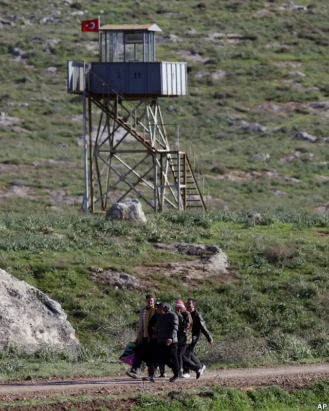 Pengungsi Suriah tiba di kawasan Turki