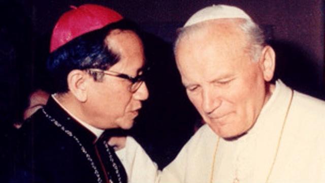 Giáo hoàng John Paul II bổ nhiệm Tổng Giám mục Nguyễn Văn Thuận làm chủ tịch Hội Đồng Giáo Hoàng Công Lý và Hòa Bình